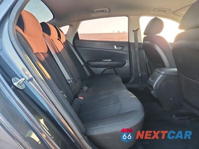Zdjęcie 10 z 13 samochodu: 2019 KIA OPTIMA LX VIN:5XXGT4L37KG308867 - miniatura