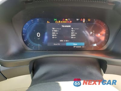 Zdjęcie 9 z 14 samochodu: 2025 VOLVO XC40 PLUS VIN:YV4L12UC5S2609227 - miniatura