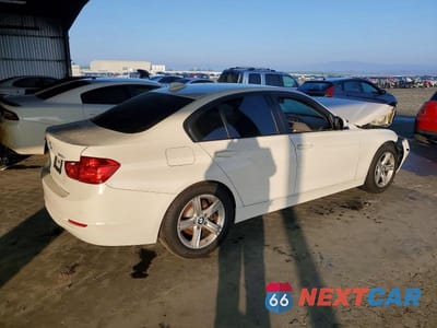 Trzecie zdjęcie samochodu z tyłu: 2014 BMW 320 I VIN:WBA3B1G53ENS77781 - miniatura