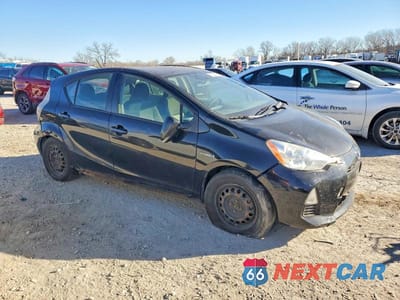 Czwarte zdjęcie samochodu z boku: 2012 TOYOTA PRIUS C VIN:JTDKDTB36C1502452 - miniatura