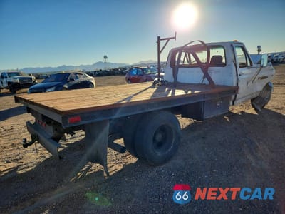 Czwarte zdjęcie samochodu z boku: 1997 FORD F350 SUPER DUTY FLATBED TRUCK VIN:3FEKF37F1VMA64451 - miniatura
