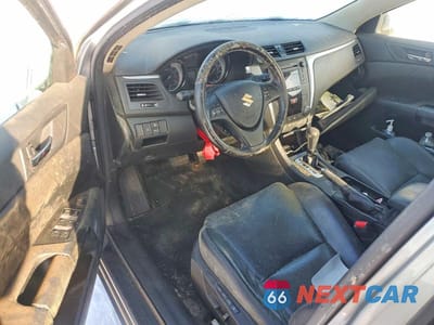 Zdjęcie 8 z 11 samochodu: 2010 SUZUKI KIZASHI SLS VIN:JS2RE9A78A6100568 - miniatura