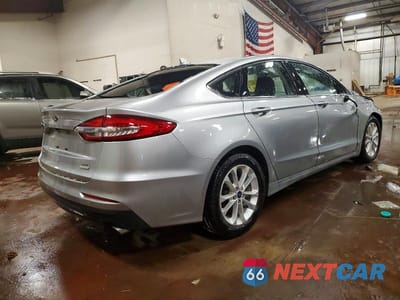 Trzecie zdjęcie samochodu z tyłu: 2020 FORD FUSION SE VIN:3FA6P0HDXLR107631 - miniatura