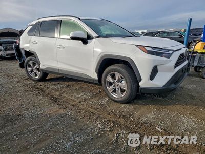 Czwarte zdjęcie samochodu z boku: 2025 TOYOTA RAV4 XLE VIN:JTMRWRFV9SD345357 - miniatura