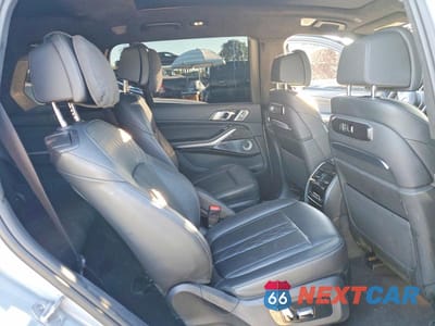 Zdjęcie 11 z 14 samochodu: 2025 BMW X7 M60I VIN:5UX33EM06S9X01439 - miniatura