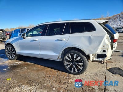 Drugie zdjęcie samochodu z przodu: 2022 VOLVO V60 CROSS COUNTRY T5 MOMENTUM VIN:YV4102WK0N1085722 - miniatura