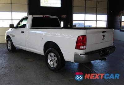 Czwarte zdjęcie samochodu z boku: 2019 RAM 1500 CLASSIC TRADESMAN VIN:3C6JR6DT4KG506907 - miniatura