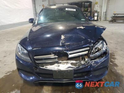 Piąte zdjęcie samochodu w środku: 2018 MERCEDES-BENZ C 300 4MATIC VIN:55SWF4KB1JU257166 - miniatura