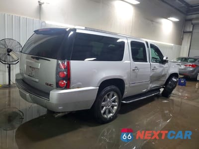 Trzecie zdjęcie samochodu z tyłu: 2011 GMC YUKON XL DENALI VIN:1GKS2MEF2BR371512 - miniatura