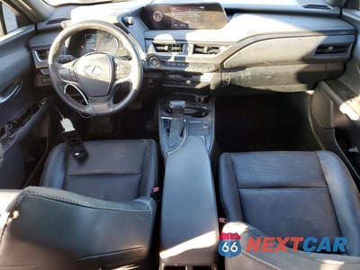 Zdjęcie 8 z 13 samochodu: 2019 LEXUS UX 200 VIN:JTHY3JBH2K2016774 - miniatura