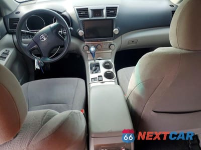 Zdjęcie 8 z 13 samochodu: 2012 TOYOTA HIGHLANDER BASE VIN:5TDBK3EH6CS161537 - miniatura