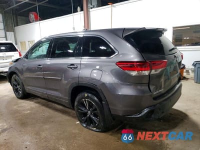 Drugie zdjęcie samochodu z przodu: 2018 TOYOTA HIGHLANDER LE VIN:5TDBZRFH5JS870454 - miniatura
