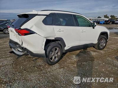 Trzecie zdjęcie samochodu z tyłu: 2025 TOYOTA RAV4 XLE VIN:JTMRWRFV9SD345357 - miniatura