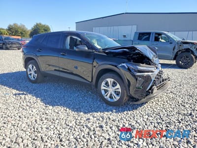 Czwarte zdjęcie samochodu z boku: 2025 CHEVROLET TRAX LS VIN:KL77LFEP3SC332995 - miniatura