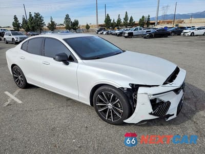 Czwarte zdjęcie samochodu z boku: 2024 VOLVO S60 PLUS VIN:7JRH60FL8RG296233 - miniatura