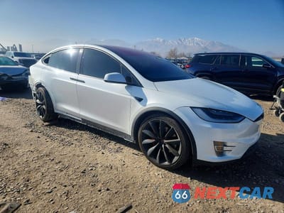 Czwarte zdjęcie samochodu z boku: 2018 TESLA MODEL X VIN:5YJXCBE26JF139905 - miniatura