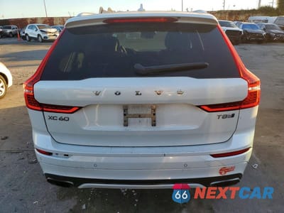 Piąte zdjęcie samochodu w środku: 2018 VOLVO XC60 T8 R-DESIGN VIN:YV4BR0DM5J1079718 - miniatura