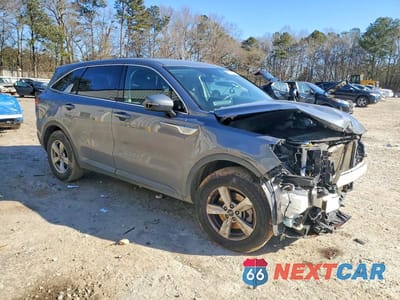 Czwarte zdjęcie samochodu z boku: 2022 KIA SORENTO LX VIN:5XYRG4LC9NG076107 - miniatura