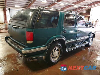 Trzecie zdjęcie samochodu z tyłu: 1996 CHEVROLET BLAZER VIN:1GNDT13W0T2222973 - miniatura