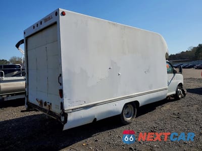 Trzecie zdjęcie samochodu z tyłu: 2004 CHEVROLET EXPRESS DELIVERY TRUCK VIN:1GBJG31U641141033 - miniatura