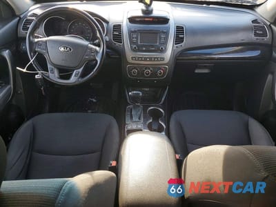 Zdjęcie 8 z 12 samochodu: 2015 KIA SORENTO LX VIN:5XYKTDA76FG590193 - miniatura