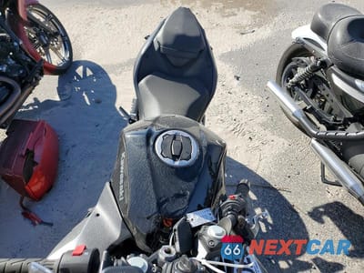 Piąte zdjęcie samochodu w środku: 2025 KAWASAKI EX500 A VIN:ML5EXGJ16SDA72525 - miniatura