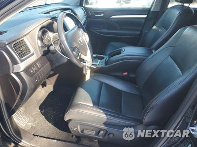 Zdjęcie 7 z 12 samochodu: 2019 TOYOTA HIGHLANDER SE VIN:5TDJZRFH1KS588163 - miniatura