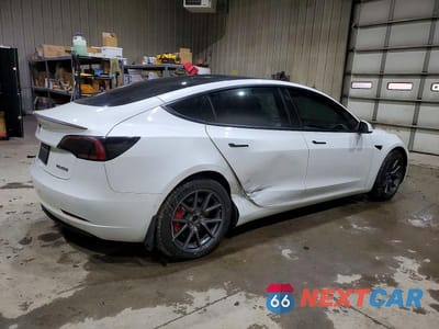 Trzecie zdjęcie samochodu z tyłu: 2022 TESLA MODEL 3 VIN:5YJ3E1EB9NF121018 - miniatura