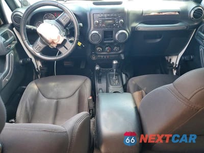 Zdjęcie 8 z 12 samochodu: 2014 JEEP WRANGLER UNLIMITED SPORT VIN:1C4BJWDG7EL156610 - miniatura