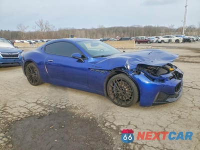 Czwarte zdjęcie samochodu z boku: 2024 MASERATI GRANTURISMO MODENA VIN:ZAMBMVBB8RX441383 - miniatura