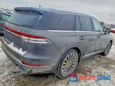 Trzecie zdjęcie samochodu z tyłu: 2020 LINCOLN AVIATOR RESERVE VIN:5LM5J7WC2LGL23449 - miniatura