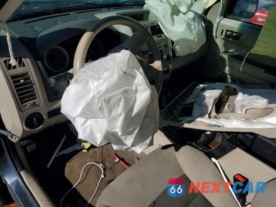 Zdjęcie 8 z 14 samochodu: 2008 FORD ESCAPE XLT VIN:1FMCU03168KB52821 - miniatura