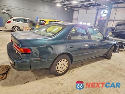 Trzecie zdjęcie samochodu z tyłu: 1997 TOYOTA CAMRY CE VIN:4T1BG22K5VU175466 - miniatura