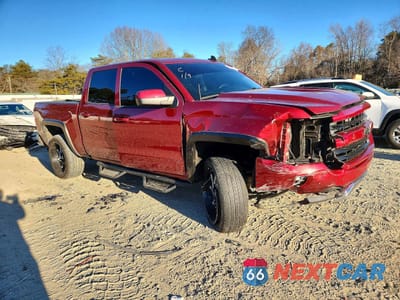 Czwarte zdjęcie samochodu z boku: 2018 CHEVROLET SILVERADO K1500 LT VIN:3GCUKREC9JG430206 - miniatura