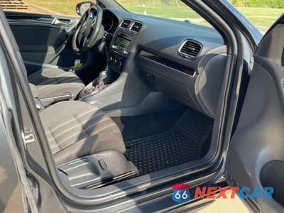 Piąte zdjęcie samochodu w środku: 2013 VOLKSWAGEN GTI VIN:WVWHD7AJ4DW123732 - miniatura