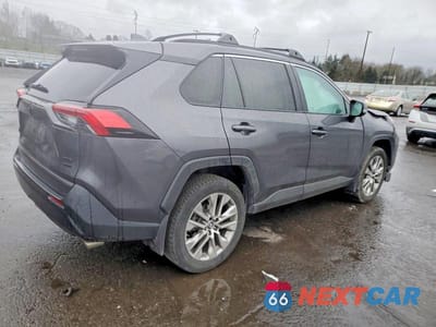 Trzecie zdjęcie samochodu z tyłu: 2019 TOYOTA RAV4 XLE PREMIUM VIN:2T3A1RFV1KW055399 - miniatura