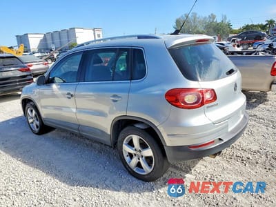 Drugie zdjęcie samochodu z przodu: 2010 VOLKSWAGEN TIGUAN SE VIN:WVGBV7AX9AW521775 - miniatura