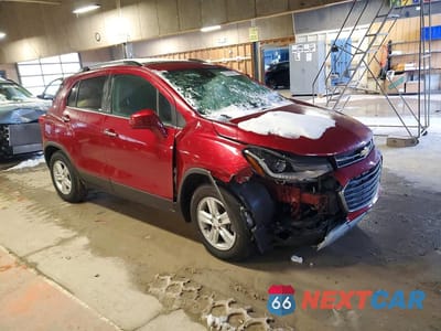 Czwarte zdjęcie samochodu z boku: 2019 CHEVROLET TRAX 1LT VIN:3GNCJLSB4KL399180 - miniatura