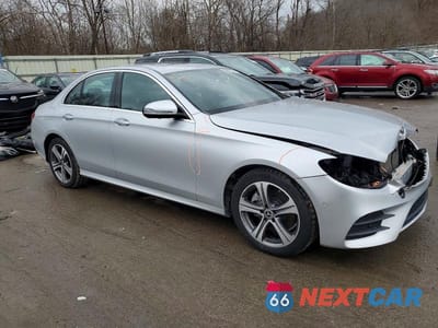 Czwarte zdjęcie samochodu z boku: 2019 MERCEDES-BENZ E 300 4MATIC VIN:WDDZF4KB7KA556109 - miniatura