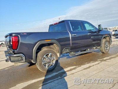 Trzecie zdjęcie samochodu z tyłu: 2025 GMC SIERRA K2500 SLT VIN:1GT4UNEY0SF255006 - miniatura