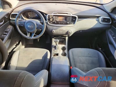 Zdjęcie 8 z 13 samochodu: 2016 KIA SORENTO LX V6 VIN:5XYPG4A58GG103991 - miniatura