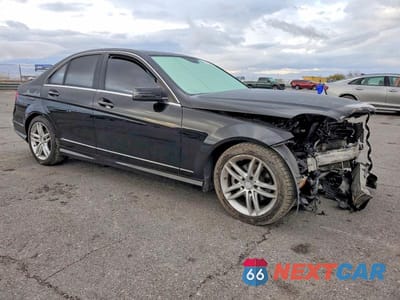 Czwarte zdjęcie samochodu z boku: 2013 MERCEDES-BENZ C 250 VIN:WDDGF4HB7DR248876 - miniatura