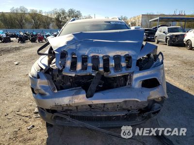 Piąte zdjęcie samochodu w środku: 2016 JEEP CHEROKEE LATITUDE VIN:1C4PJLCB3GW260135 - miniatura