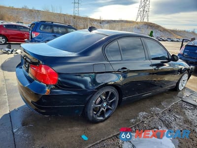Trzecie zdjęcie samochodu z tyłu: 2011 BMW 328 XI VIN:WBAPK7C58BA821009 - miniatura