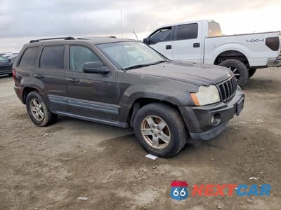 Czwarte zdjęcie samochodu z boku: 2006 JEEP GRAND CHEROKEE LAREDO VIN:1J8GR48K26C306697 - miniatura