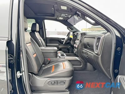 Piąte zdjęcie samochodu w środku: 2019 GMC SIERRA K1500 AT4 VIN:1GTP9EEL8KZ167760 - miniatura