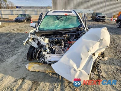 Piąte zdjęcie samochodu w środku: 2019 TOYOTA RAV4 VIN:JTMRWRFV1KD041911 - miniatura