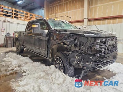 Czwarte zdjęcie samochodu z boku: 2025 GMC SIERRA K2500 DENALI ULTIMATE VIN:1GT4UXEY2SF170549 - miniatura