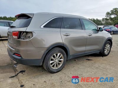 Trzecie zdjęcie samochodu z tyłu: 2016 KIA SORENTO LX VIN:5XYPG4A38GG033049 - miniatura