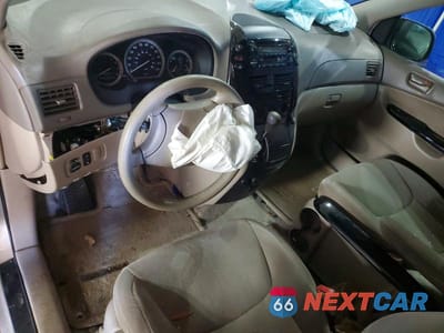 Zdjęcie 8 z 12 samochodu: 2004 TOYOTA SIENNA LE VIN:5TDBA23C74S015198 - miniatura